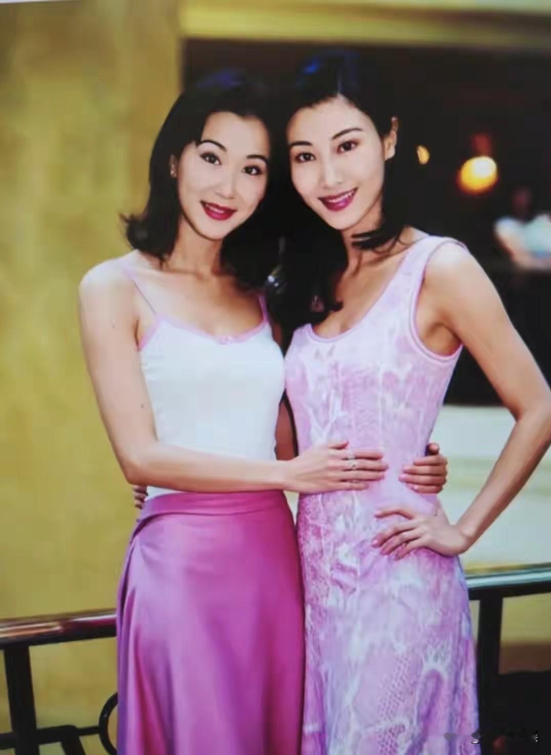 李嘉欣VS萧蔷，一个是香港权威选美大会选出的“最美港姐”，一个是台湾民众票选的“