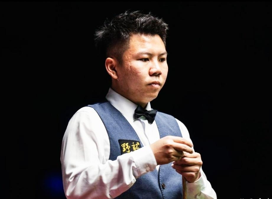 周跃龙单杆过百，5-1轻取琼斯，挺进世界大奖赛八强！
 
 
北京时间2月5日晚