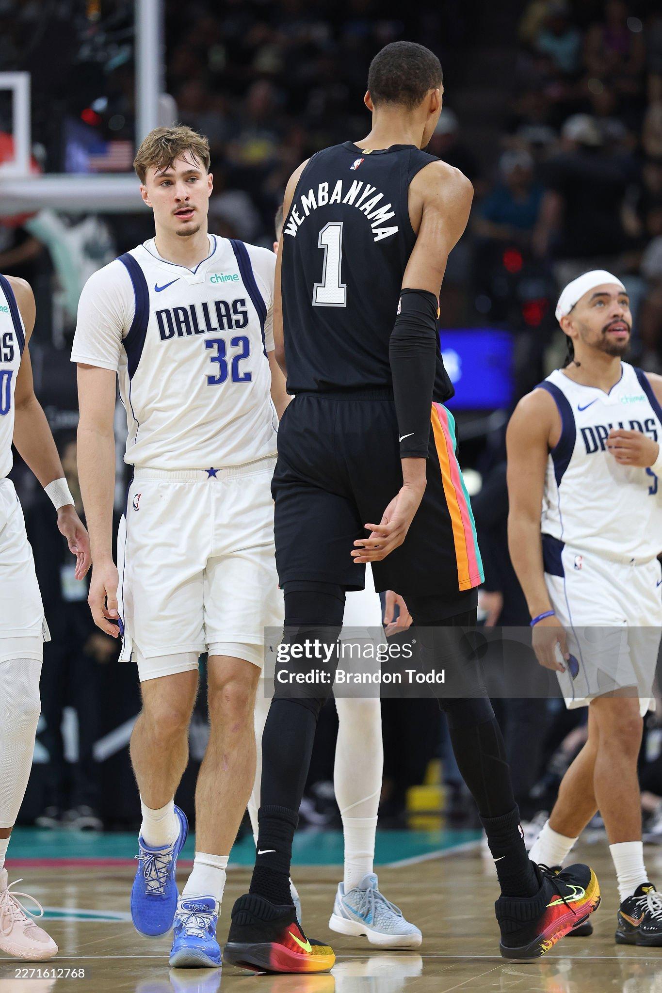 MFFL 来自Shams的消息。文班亚马与马刺完成提前续约，5年2.52亿，最后