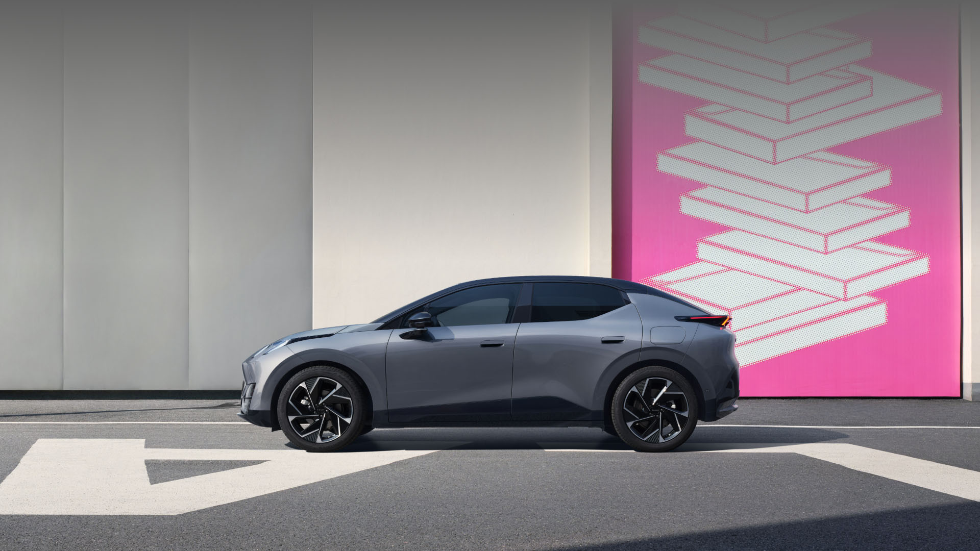 领克Z20作为一款纯电动SUV，凭借250kW的后置油冷电机和373N·m的峰值