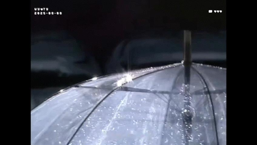 王源说大不了一星期不说话   从舞台到生活，王源总是全力以赴。即使嗓子不适，也要