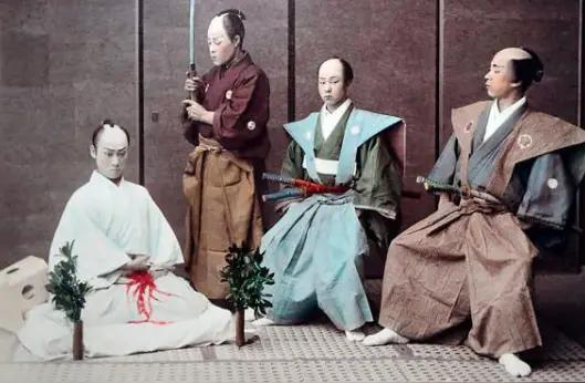 日本弹丸之地，为何敢从明朝开始一直侵犯中国？

说白了，日本人就是一群不要命的赌