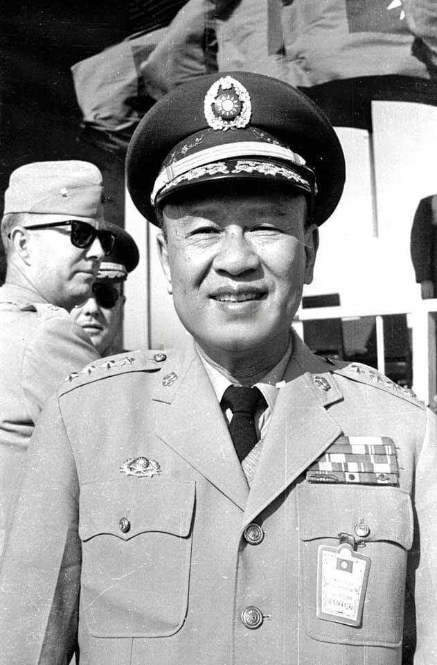 败退台湾后的国军将领，貌似是1960年代？

我只认出了时任战略顾问委员会副主任