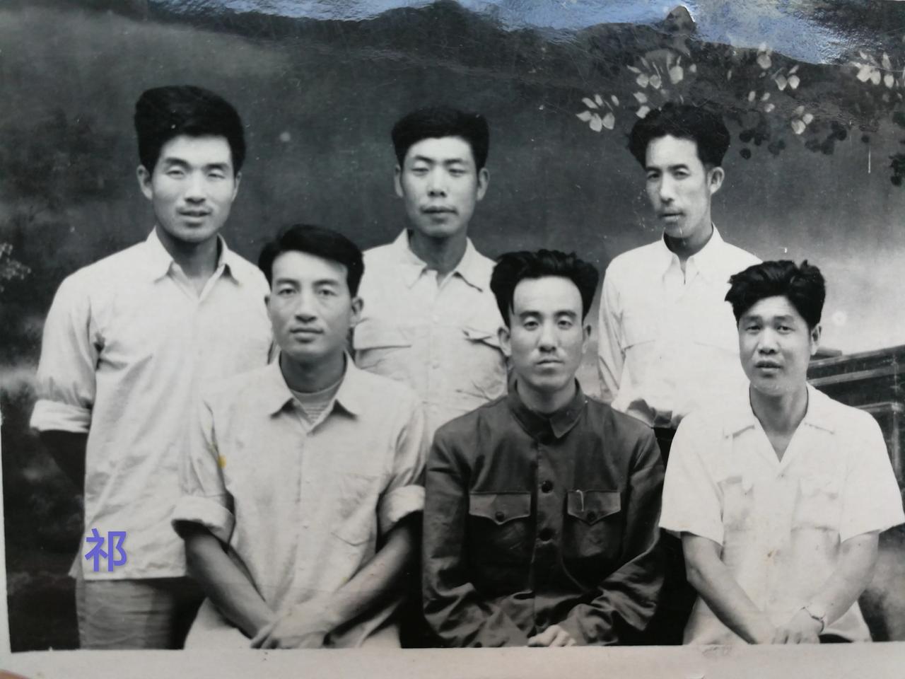 曹雄：横批:风气一代
上联：学界伯乐，甘霖桑梓后侪雨露；
下联：蜡烛成灰，光耀百