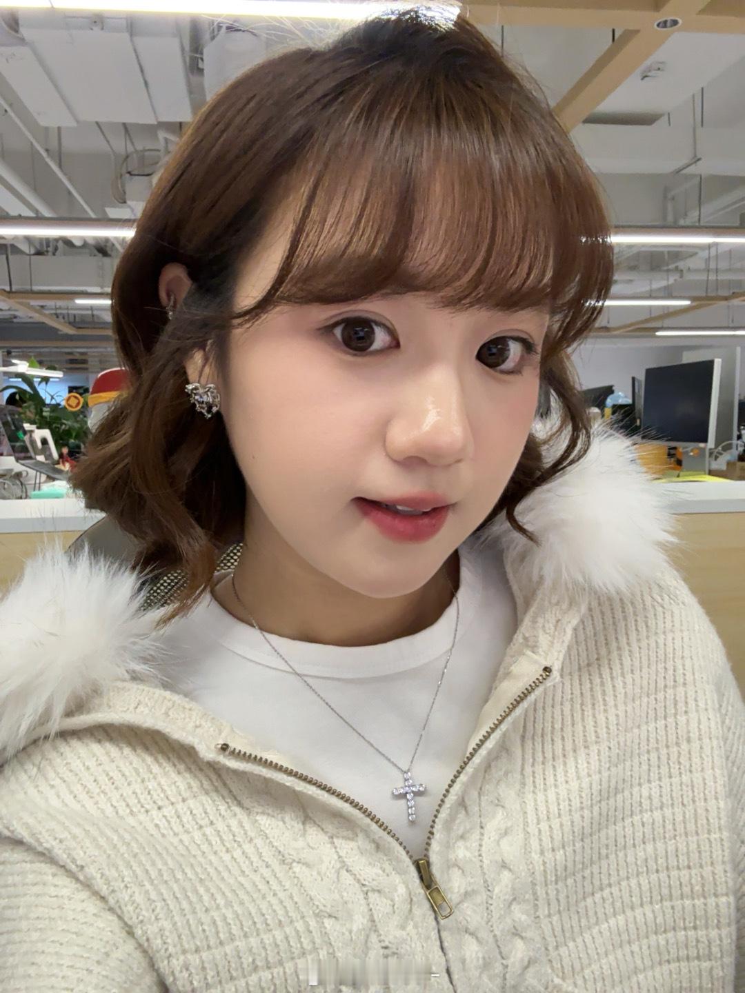 肉丸日记📔 今天化妆拍了个小玩意儿还在保密阶段大家猜猜是啥