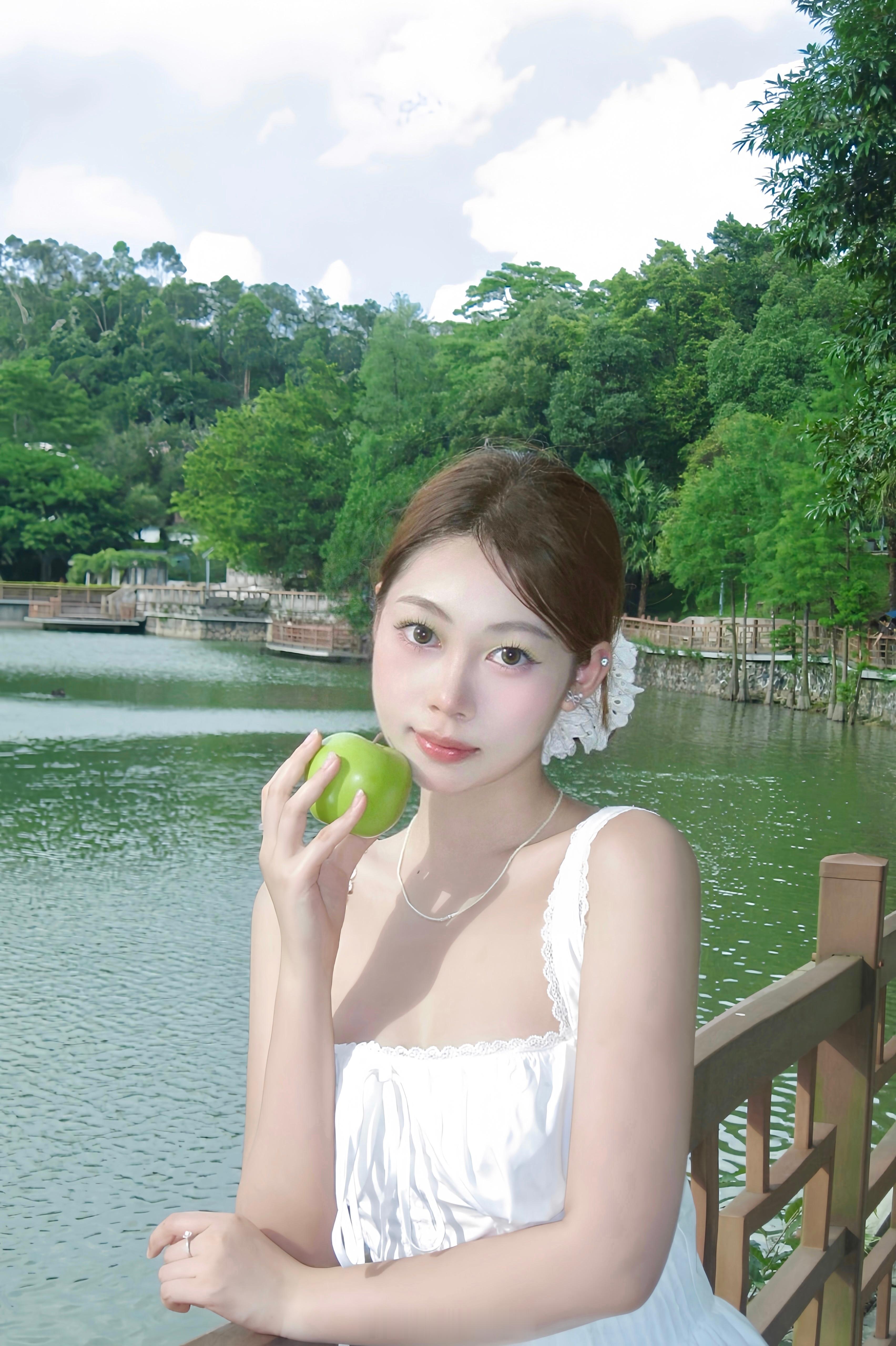 空气像青苹果🍏‧₊˚ ​​​