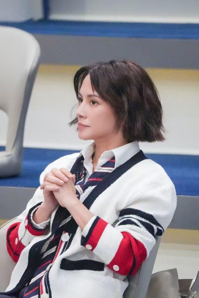 浪姐四公 披哥帮唱 一会说男艺人助演，一会传披哥帮唱，营销号带节奏太容易，咱们稳
