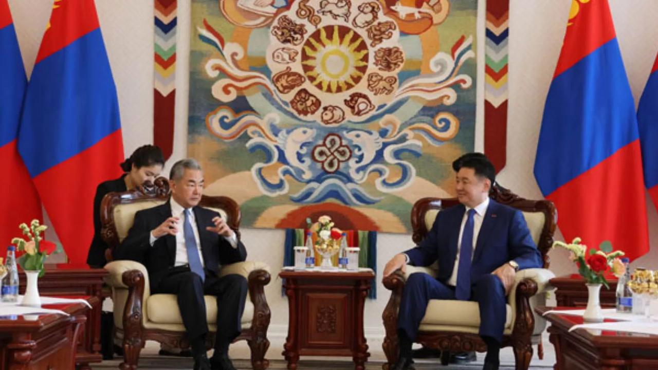 蒙古做出正确选择。

2026年6月13日，蒙古国总统呼日勒苏赫在乌兰巴托会见甫