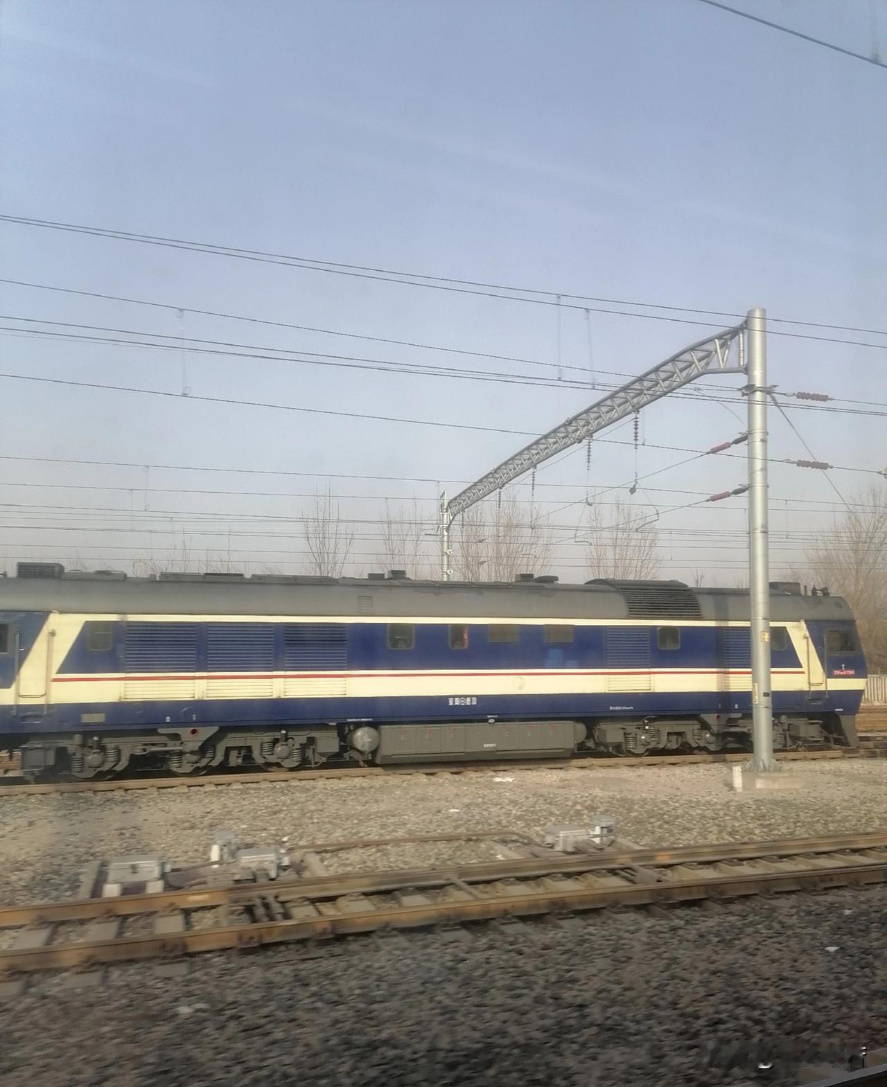 再来一段脱口秀，黄西！
黄西暗恋的女朋友，她让黄西把她异地恋的男朋友，安排到他的