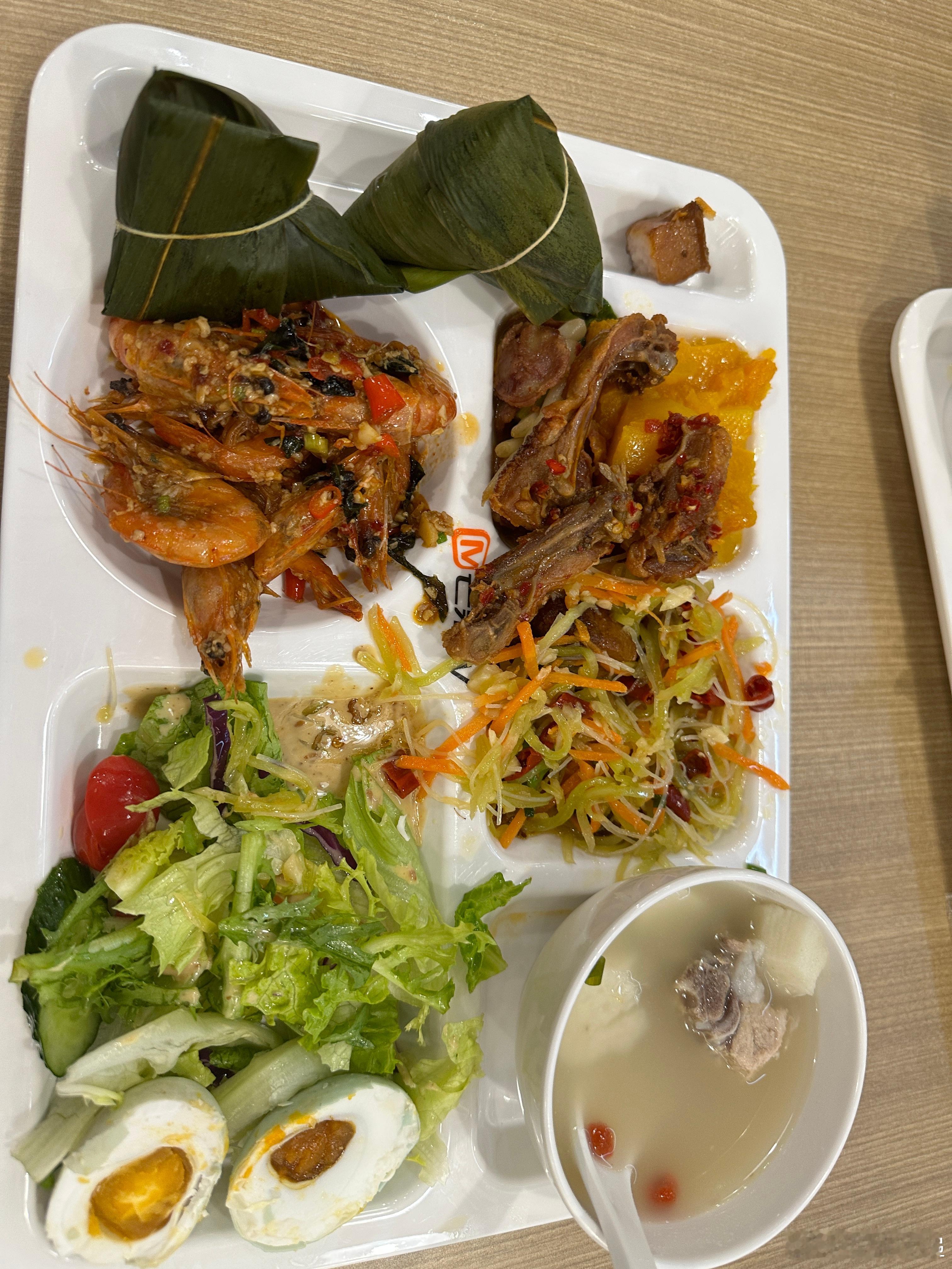 芒果食堂做了周有君同款药膳不用再到处找药膳做法，芒果食堂直接复刻周有君招牌菜，莲