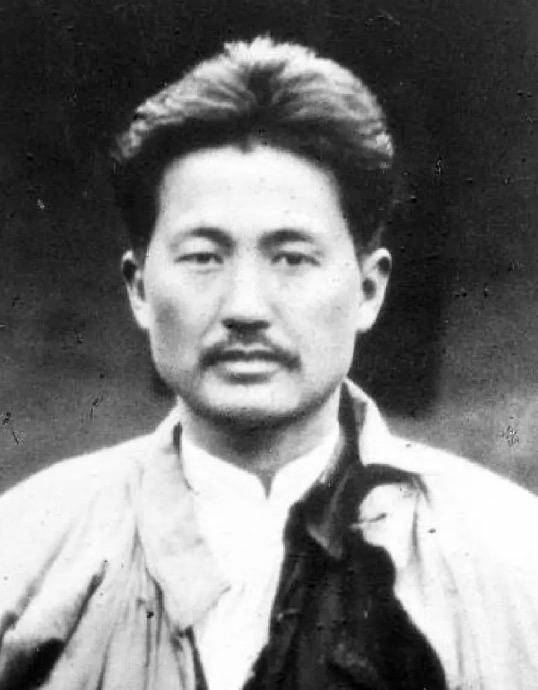 1935年，方志敏的警卫员下山找粮食，不料却被敌人发现，敌人对他说：“带我们找到