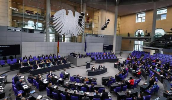 我们又要见证历史了？12月5日，德国联邦议会以323票赞成、272票反对的表决，