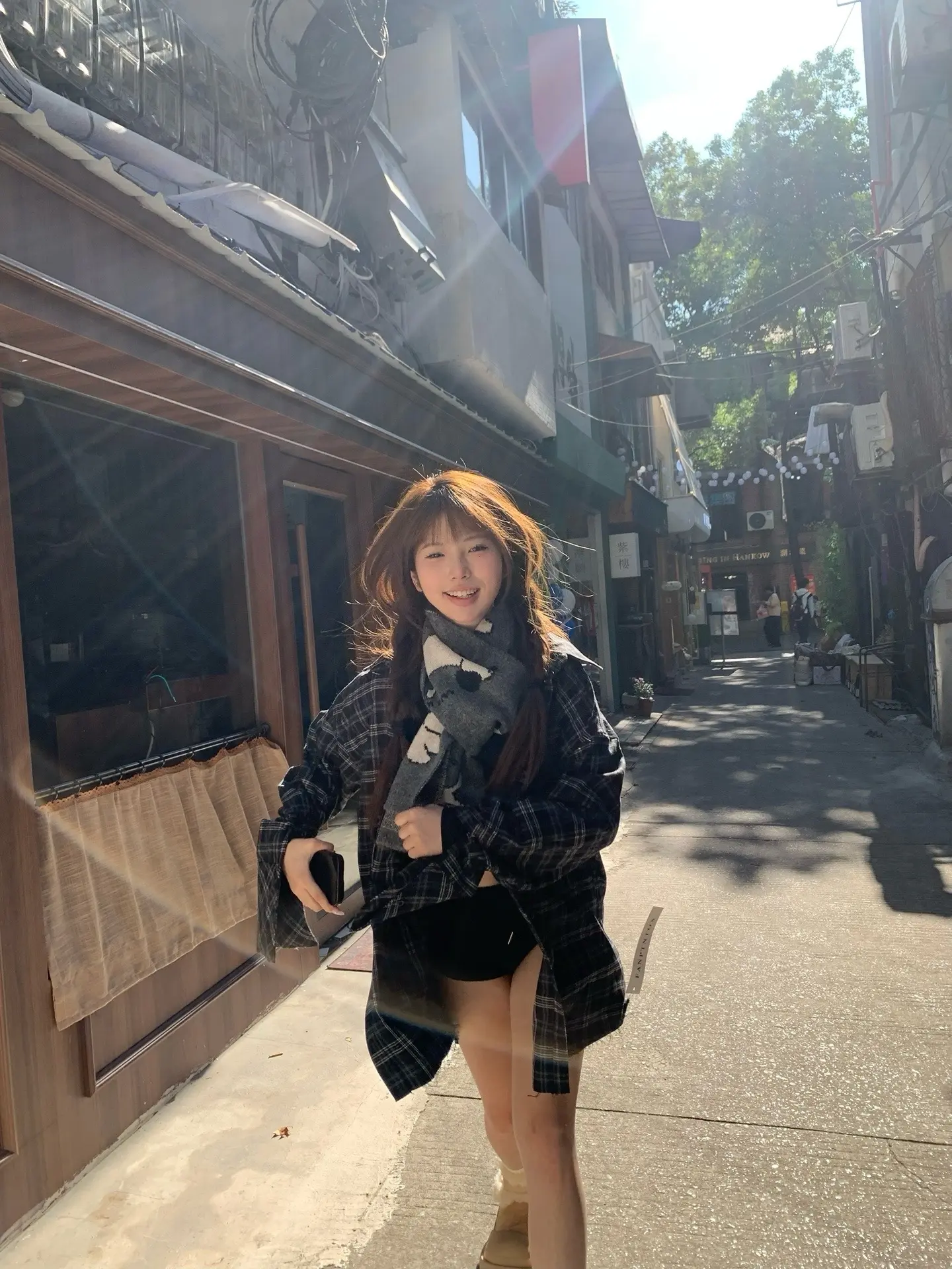 不敢睁开眼希望是我的幻觉。
