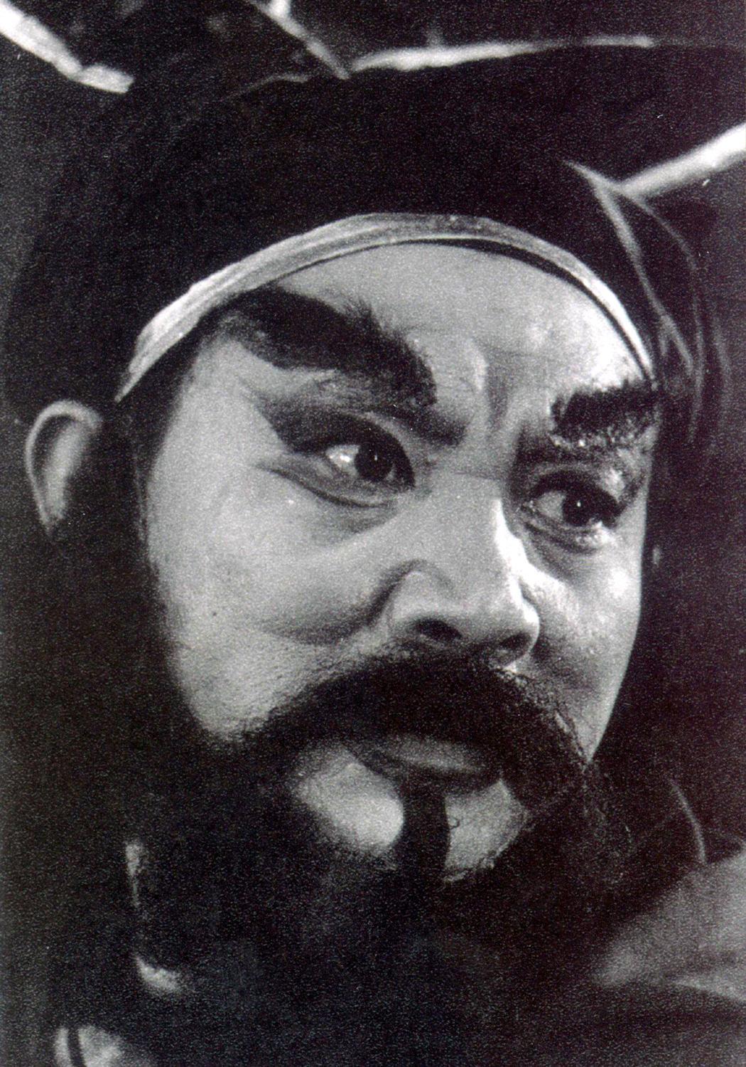 邹赫威，毕业于中央戏剧学院表演系本科，影视男演员。
1983年参加演出个人首部电