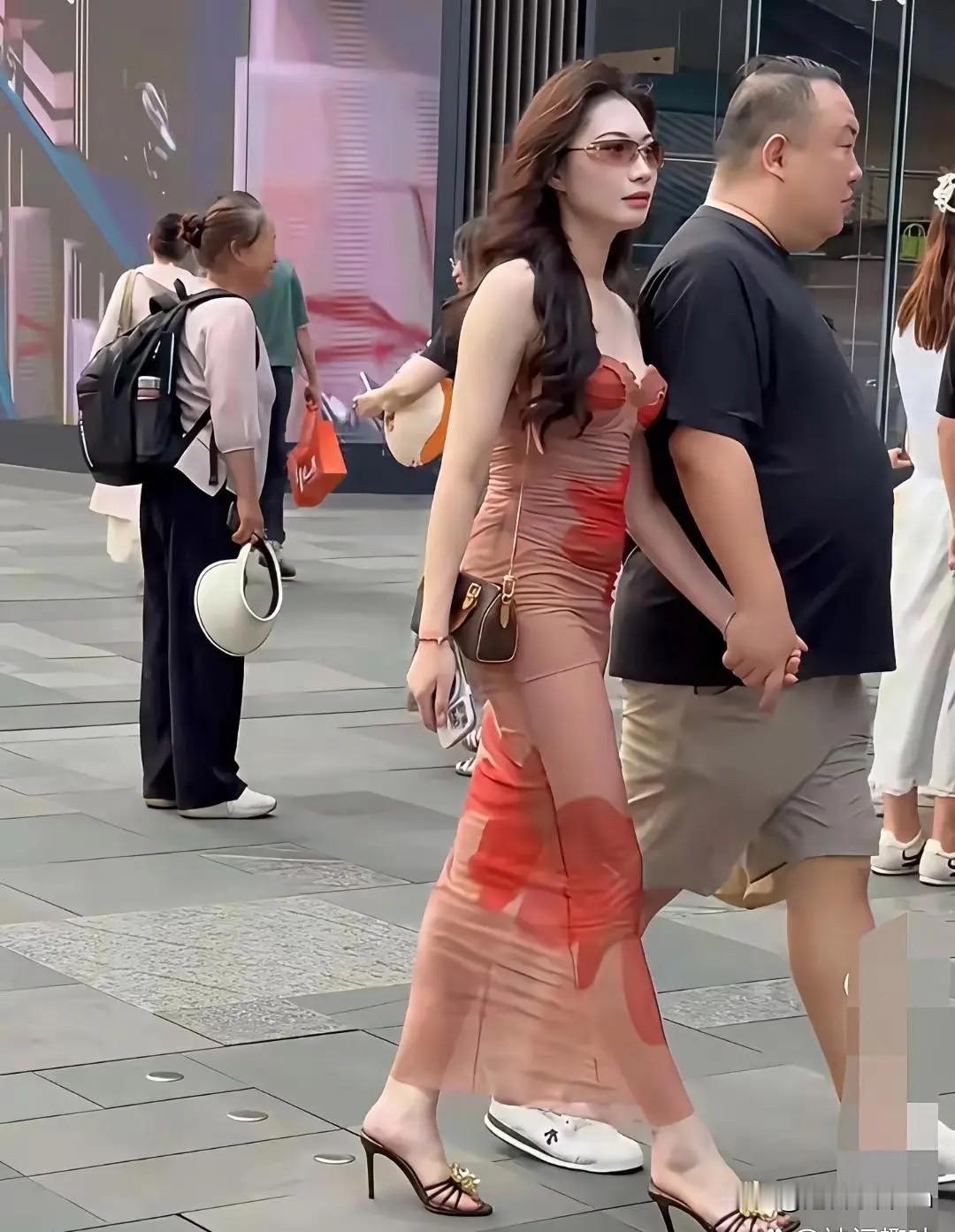 爱情的路上
不一定郎才女貌
但一定要两厢情愿
真心相随

男女爱情差异 两心相悦