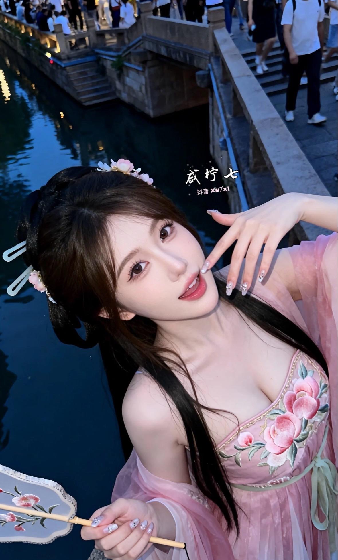 是风动王敬轩 汉服约拍 美女辣妹