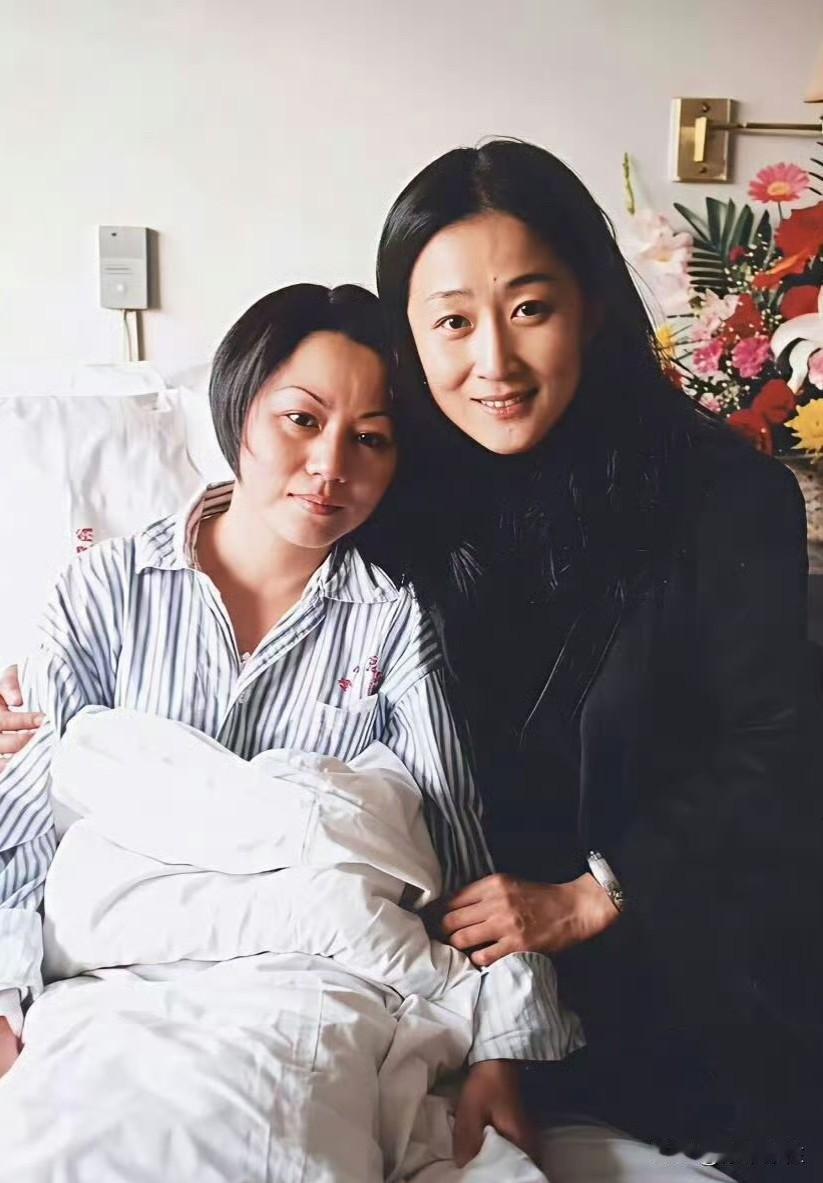 老照片欣赏：2001年4月1日，中美南海撞机事件爆发，王伟烈士为捍卫国家主权，英