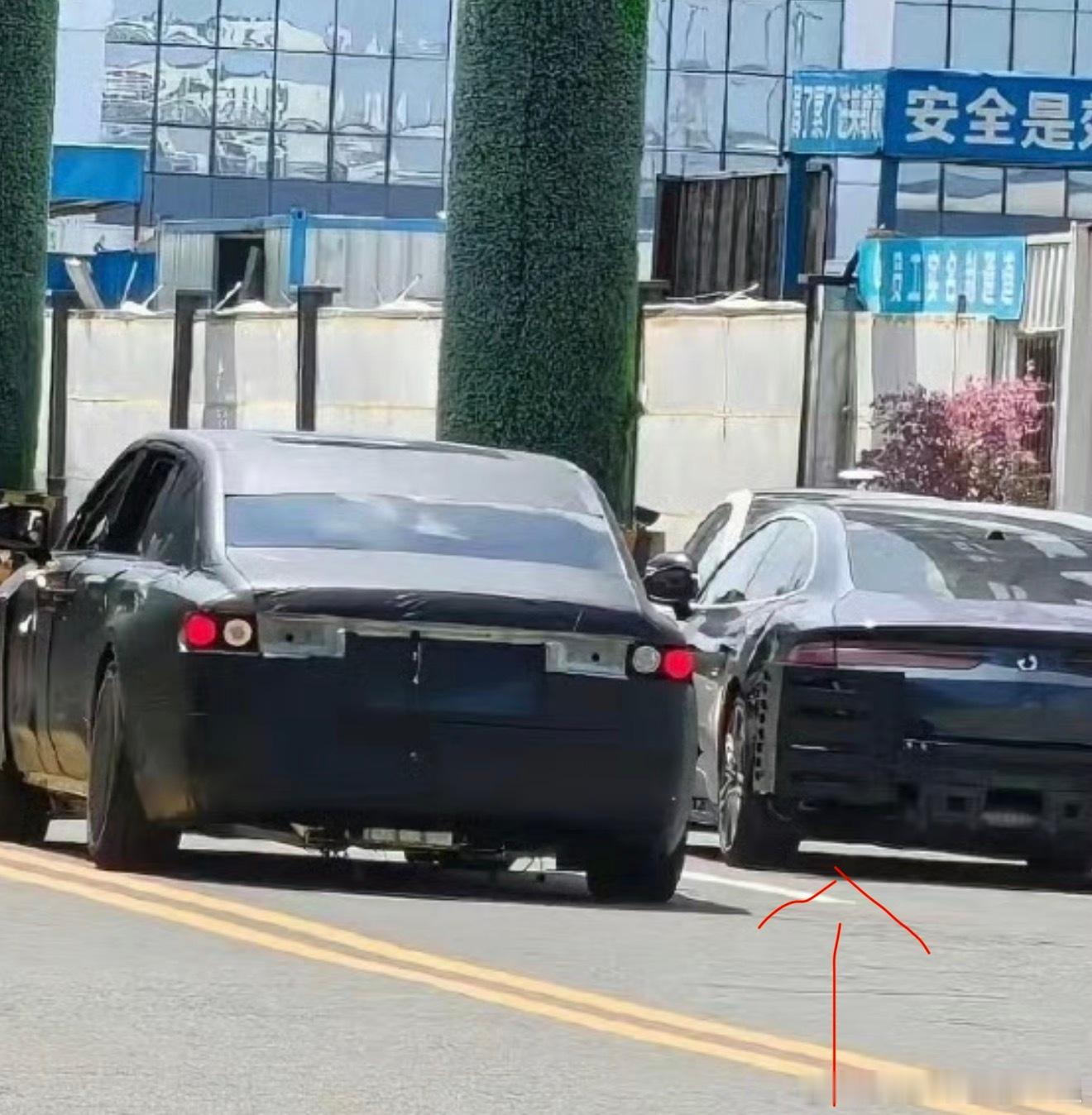 都在说仰望的行政级轿车！右边的Z9S ，看装扮是不是 拍了美式截停的片子？发布会