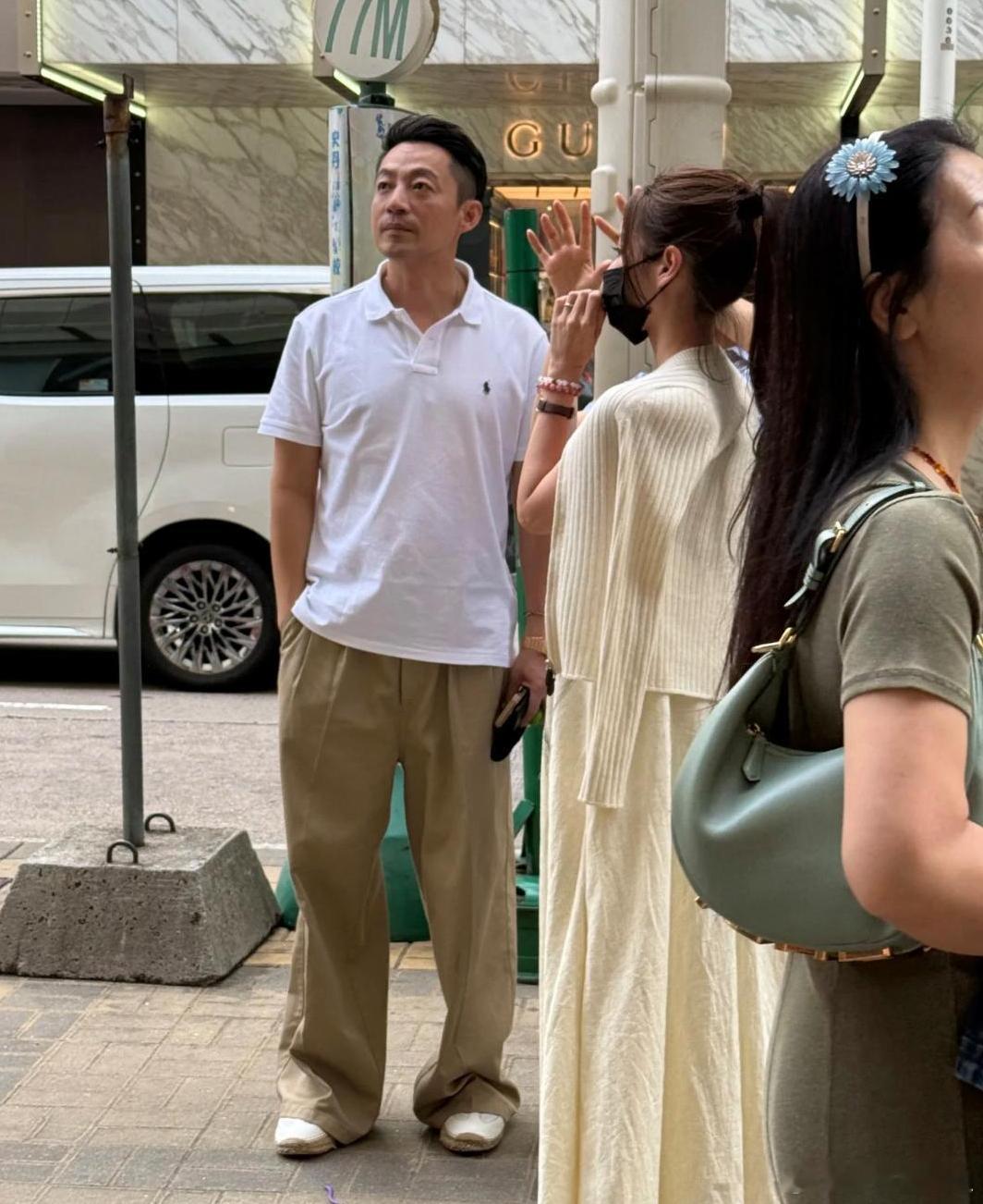 汪小菲和老婆马筱梅现身香港为新店选址，婚后的他们一起搞事业也挺幸福吧！ ​​​