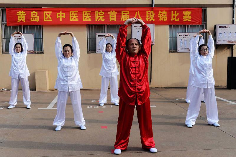 练习八段锦多长时间有作用呢? 我自己断断续续练了快8个月，最开始是肩颈硬到转头都