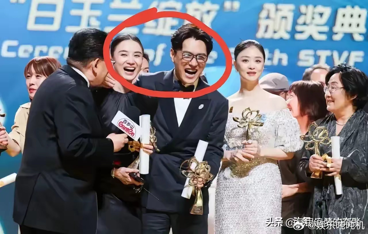 一觉醒来，白玉兰的最大赢家，不是靳东，也不是宋佳，而是电视剧《纵有疾风起》！​这