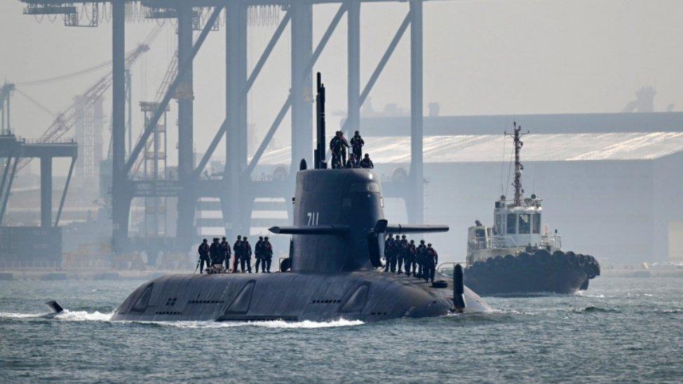 伪台自造的“海鲲号”潜艇经一个多月调试后于3月10日出海，当日早8点再次出海进行