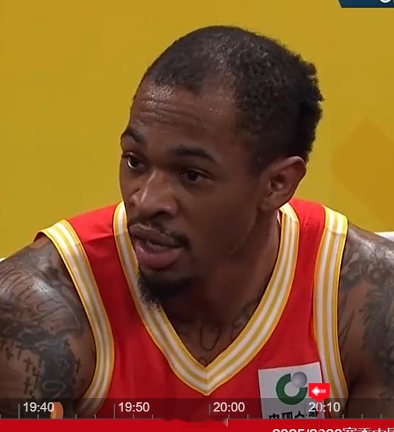 上场不到6分钟，砍下12分，浙江广厦的外援雷琼·塔克的能力没得说。上届总冠军球队