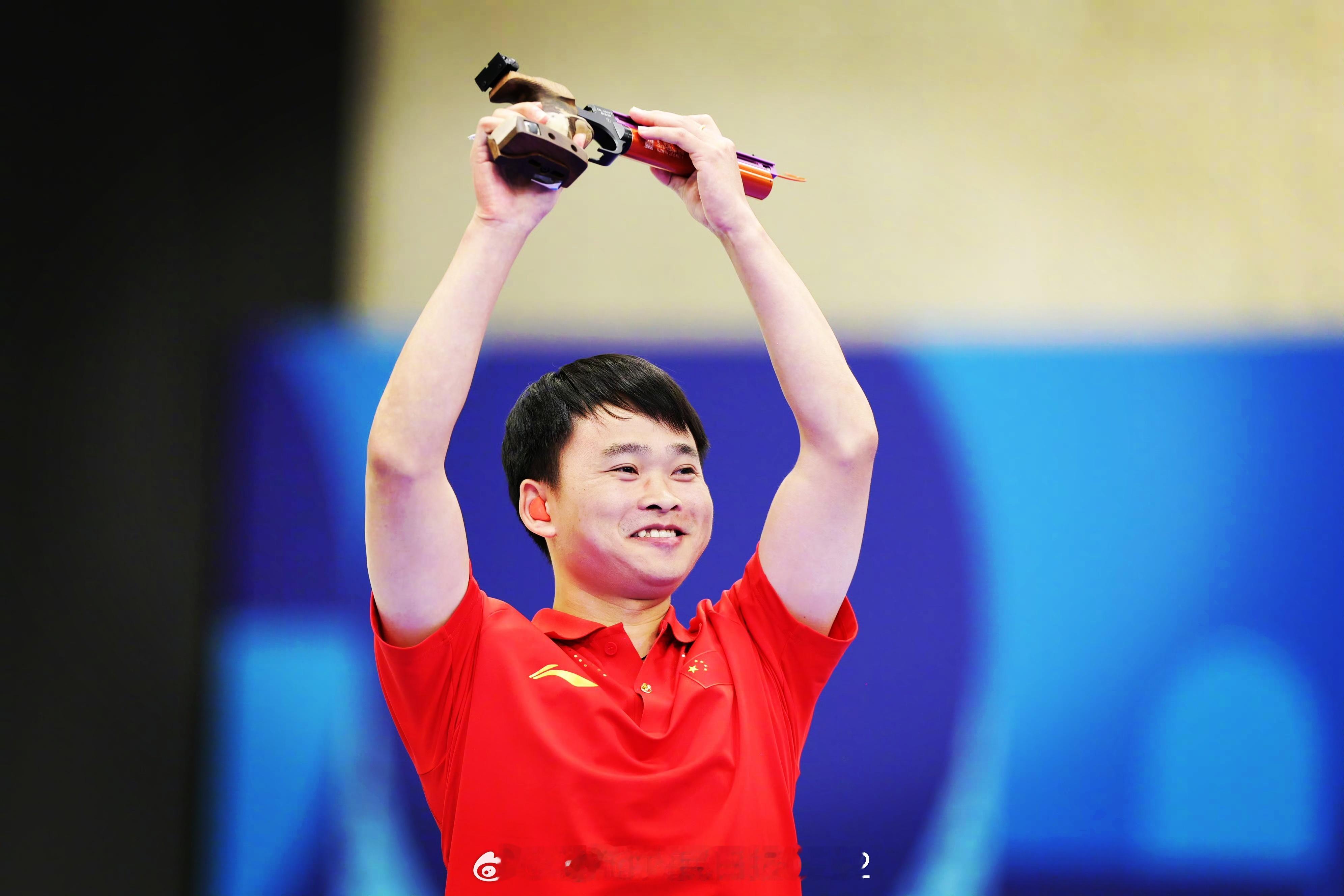 #中国第三金## 中国在2024年巴黎奥运会上的第三块金牌是由谢瑜在男子10米气