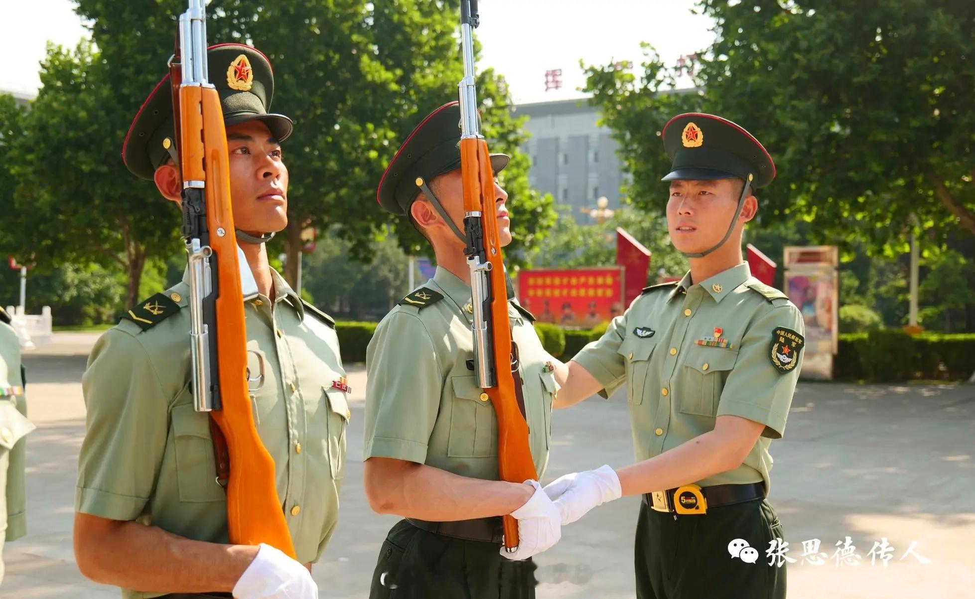 生逢伟大时代，肩负光荣使命。我有幸多次参加重大仪仗司礼任务，亲身见证中国特色大国