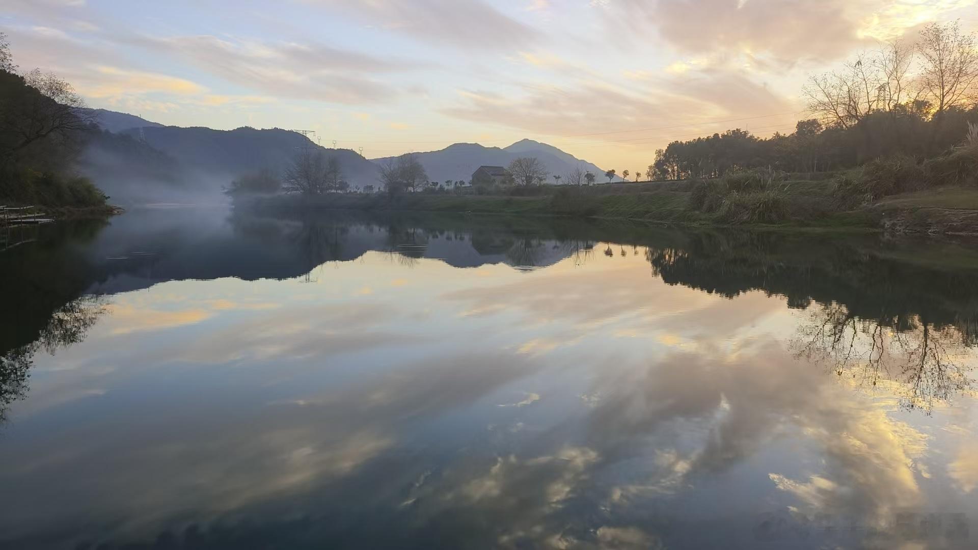 如此美的光影和风景，你敢信这是随手一拍吗？这个隐藏在临海某个小角落的风景！上江百