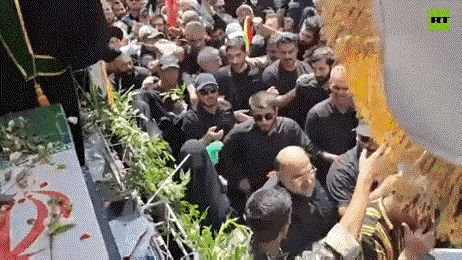 伊朗国葬伊国葬现场 万人高呼“美国去死”，伊朗人如果不能吸取以往的教训，首鼠两端