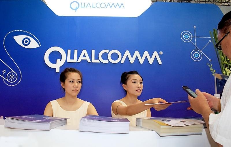 最近手机市场那叫一个热闹，除了影像和处理器疯狂“内卷”，还有个超火的趋势——AI