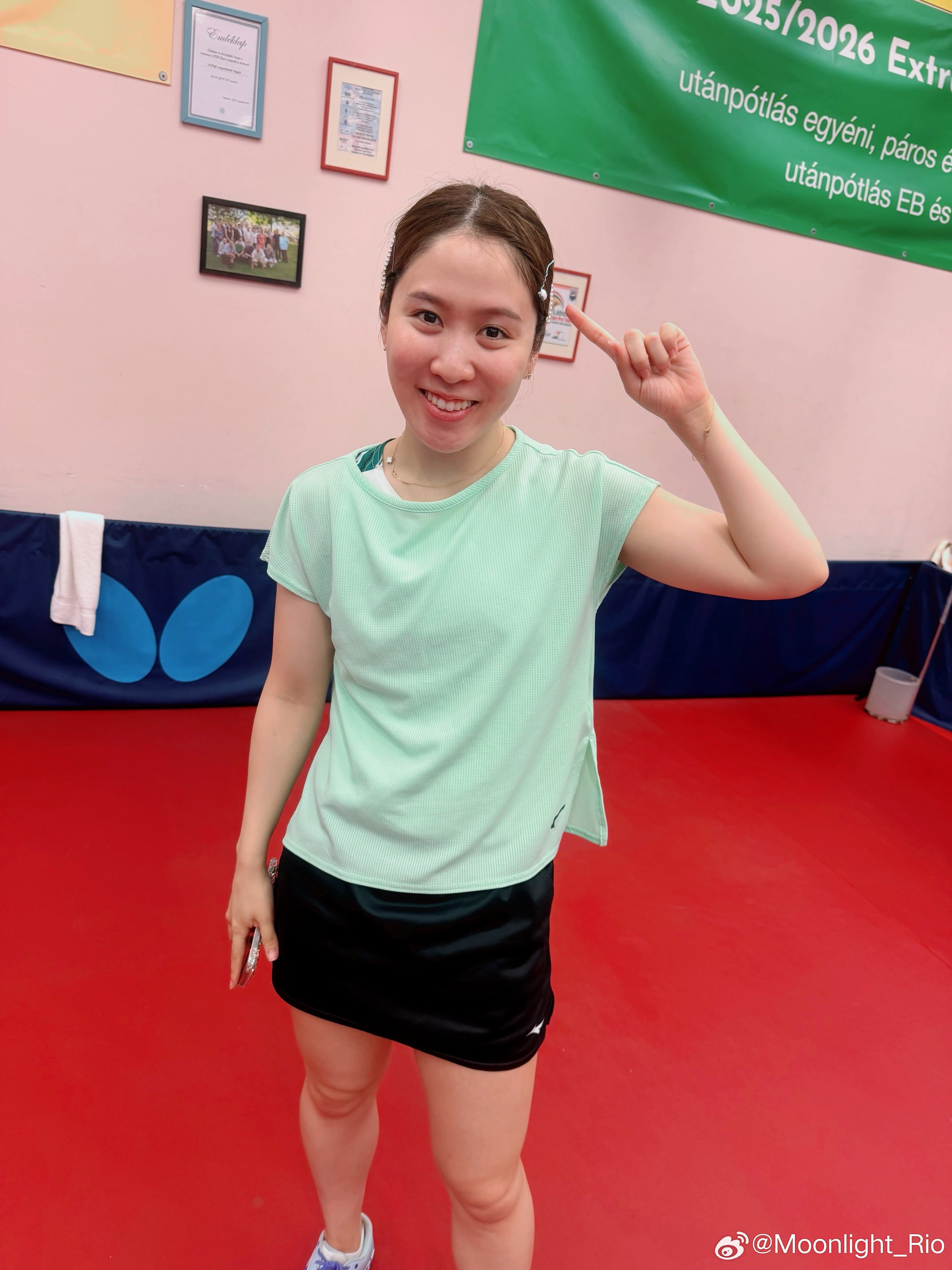 刘洁教练更新平野美宇照片：这个小妞有点有点厉害👍🏆🥰 ​​​