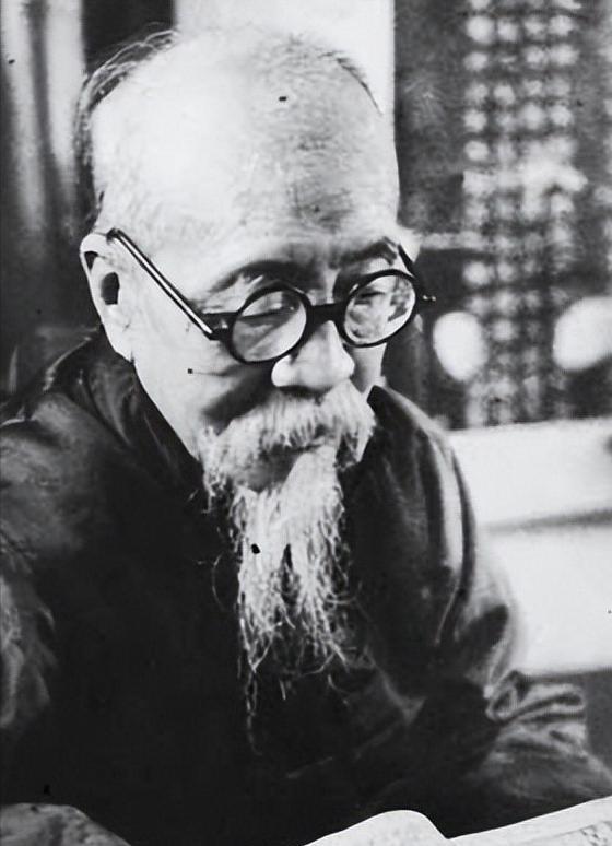 1921年，北洋政府发不出工资，就将故宫内8000麻袋大内档案，以4050银元的