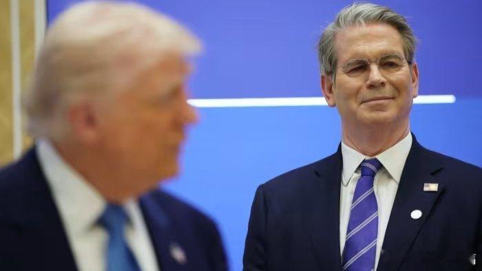 凤凰新闻【贝森特：自19世纪以来，没有任何一任财长比我更懂农业】新华社北京12月