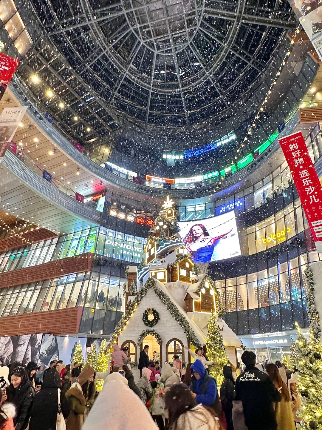 武汉！徐东！今晚群星城有100000人吧…