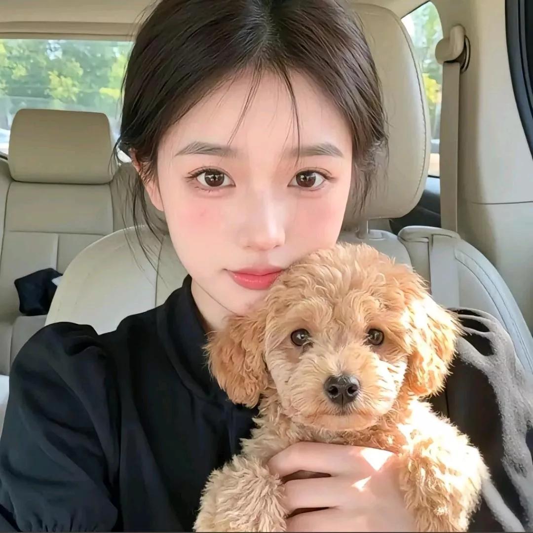 和我的小狗一起享受车里的美好时光😊