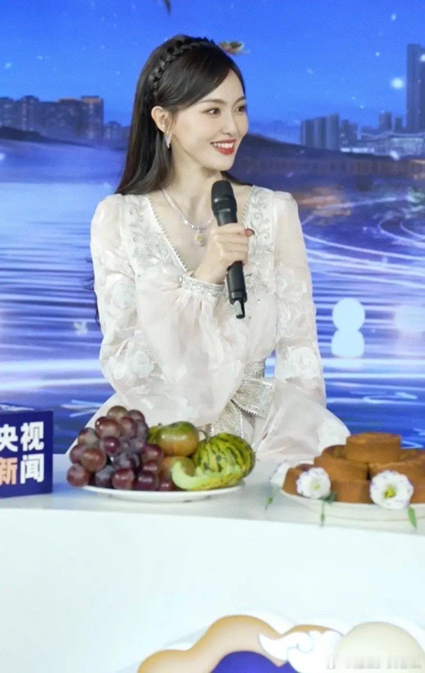 唐嫣这个央视镜头的状态真的太好了，完全看不出年纪 ​​​