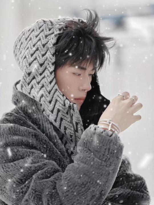 #易烊千玺[超话]# 我的妈呀冬日男友[舔屏][舔屏]，易烊千玺请问你能当我的冬