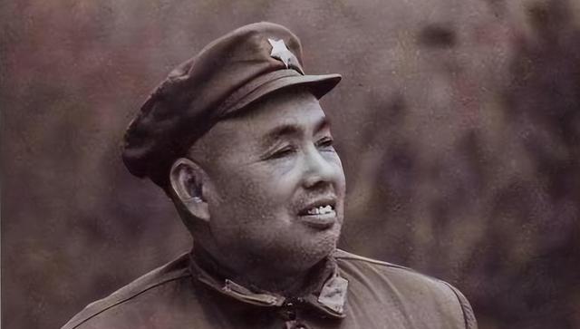 1947年，一名解放军师长，大腿根部受伤住院。这时，一19岁女护士来到他的病房，