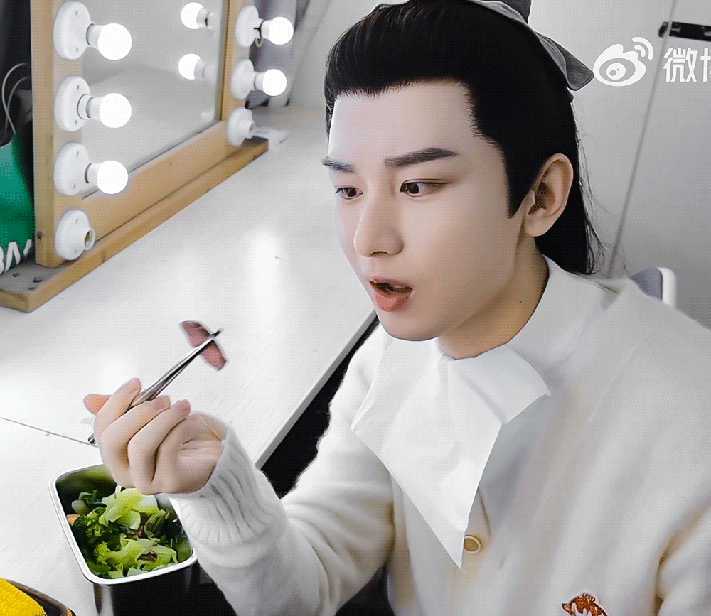 电视剧英雄志[超话] 

早上好吖，卢云宝宝
你的水煮菜没有我的香~
因为我弄了