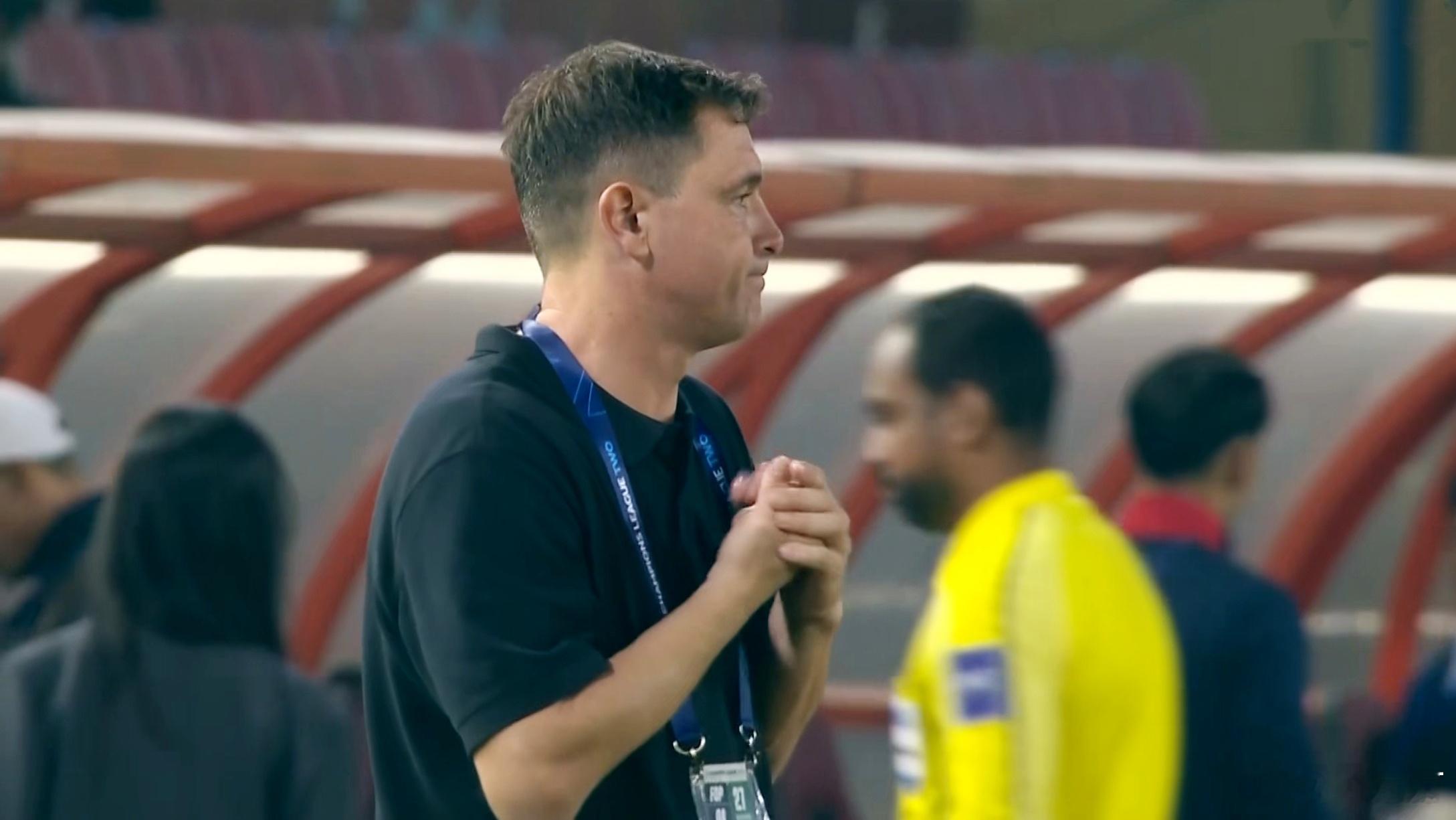 河内公安vs北京国安 拉米罗应该是看到了国安队体能的隐忧，计划可能也是我中场时说