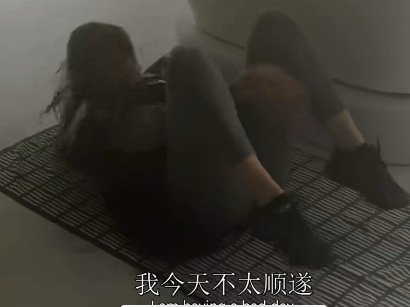 这种消肿减重的方法 在摩登家庭中亦有记载。。。美女们服美役小偏方都是一样的 