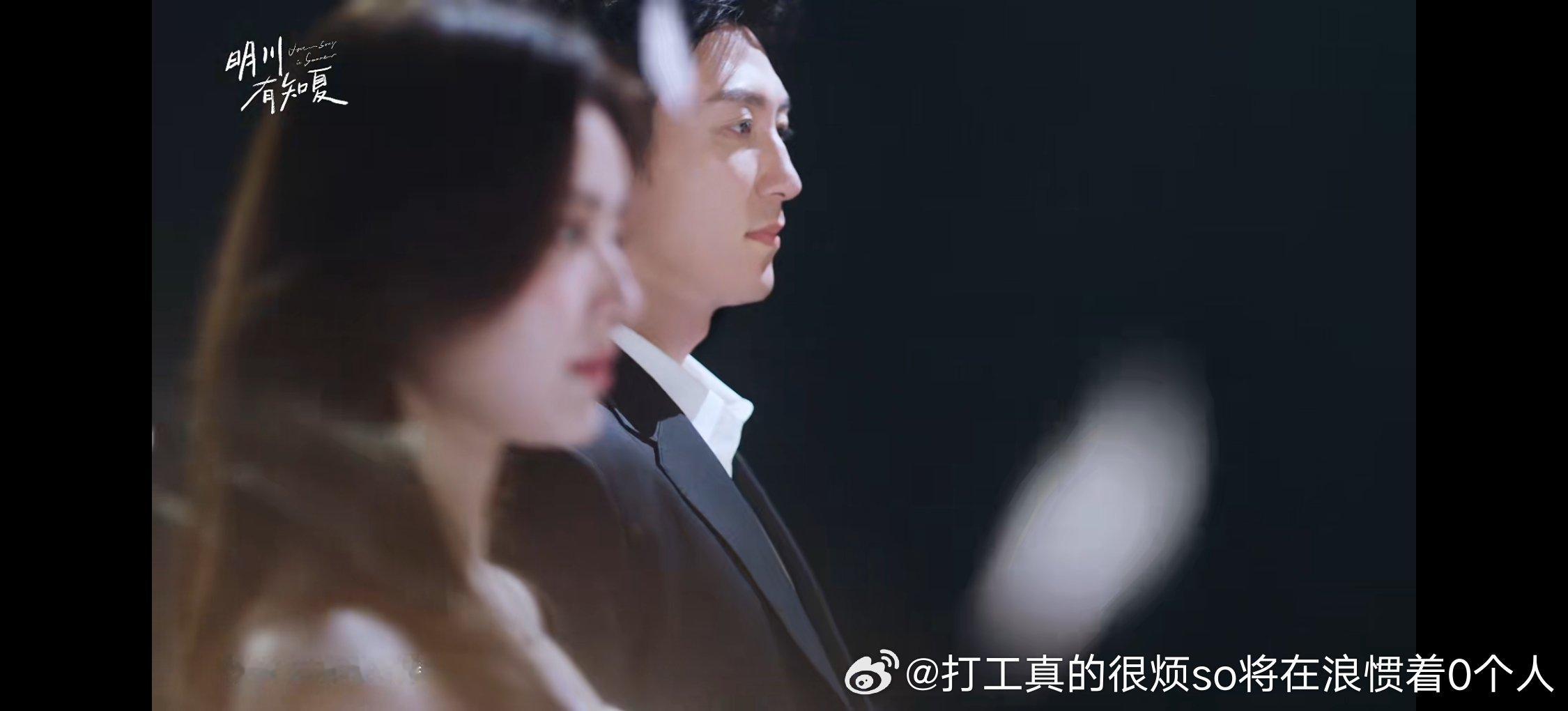 黄景瑜现在演现偶就一个无感情泡发胖头鱼