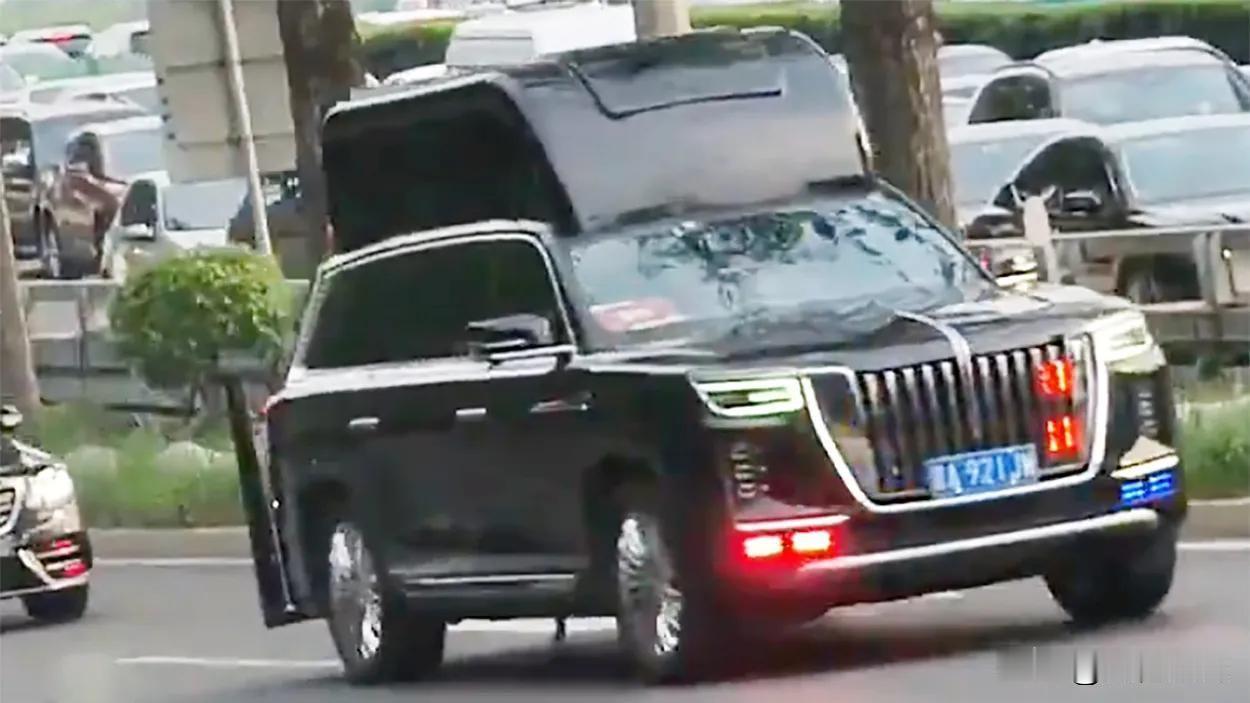 特朗普访华车队红旗顶个包，专防无人机偷袭！

·军事榜，综合路透社北京时间202