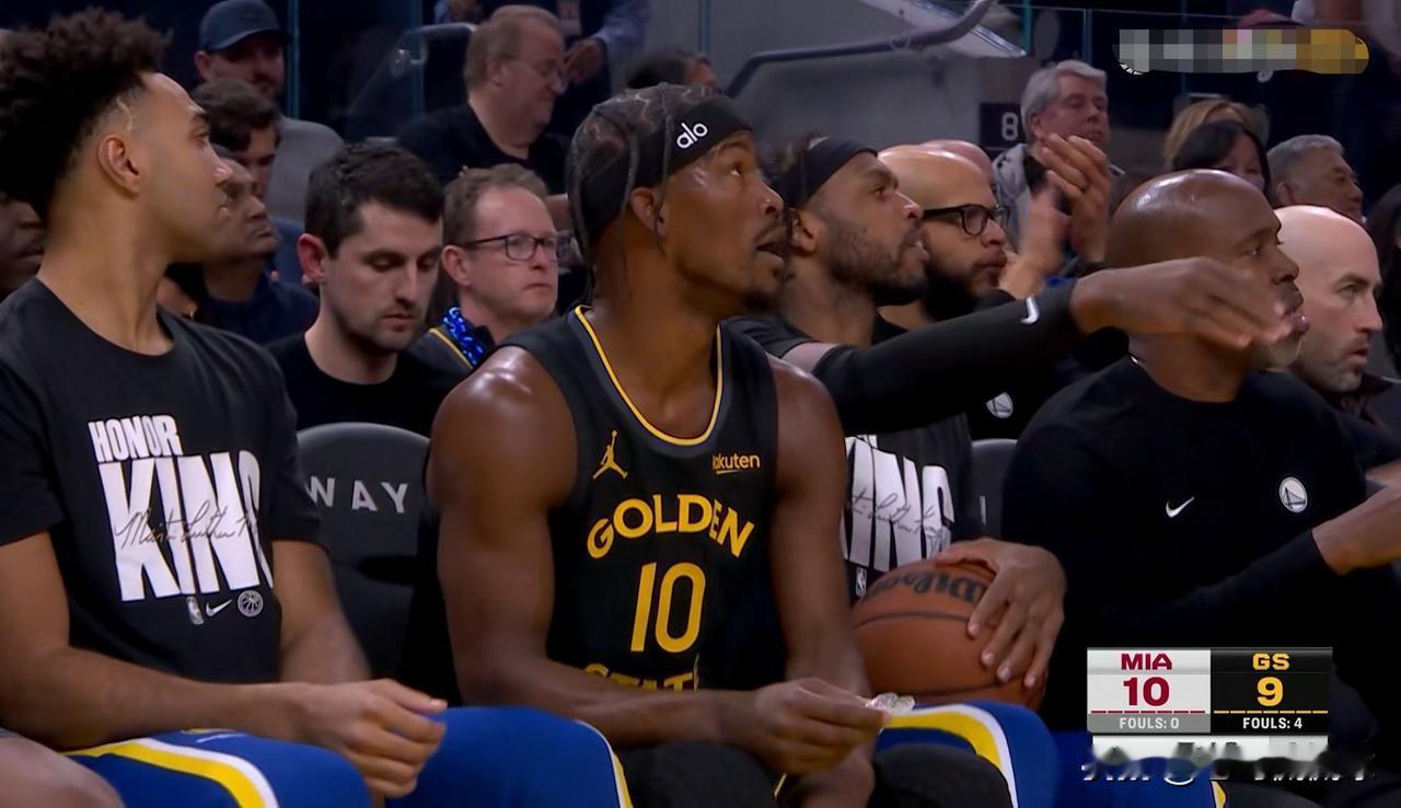 勇士超级球星巴特勒面对老东家真是杀红眼了！在今天勇士主场迎战热火的比赛中，目前双