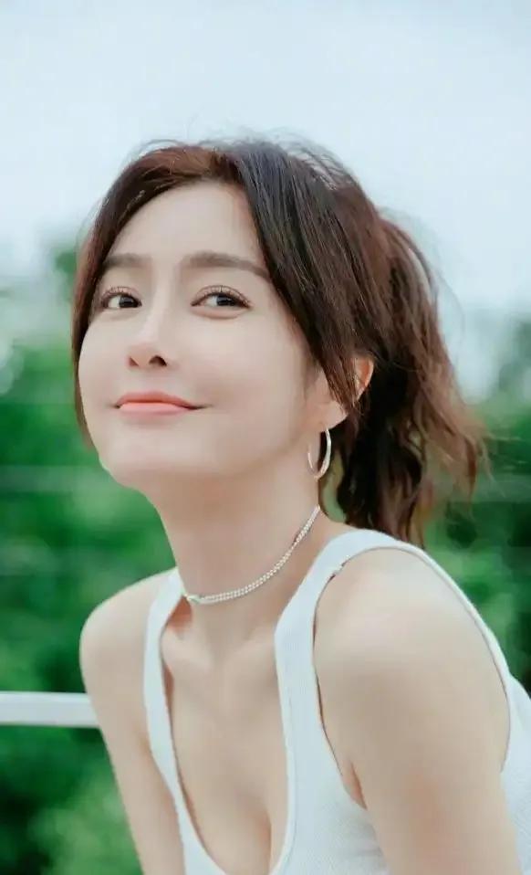 第59辑秦岚：小小性感一下就迷死人啦

小雅上片，必是精品！

秦岚，岁数不小了