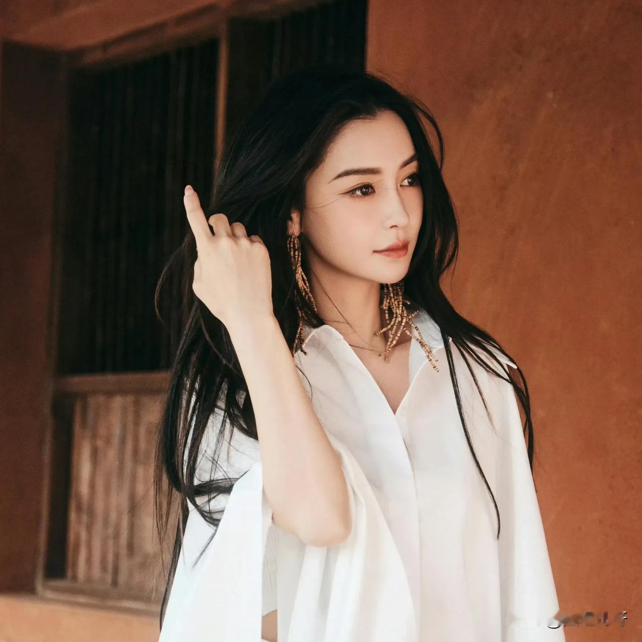 什么情况？杨颖化妆师和刘亦菲粉丝杠起来了！
先不说是谁的错，化妆师作为圈内人，明