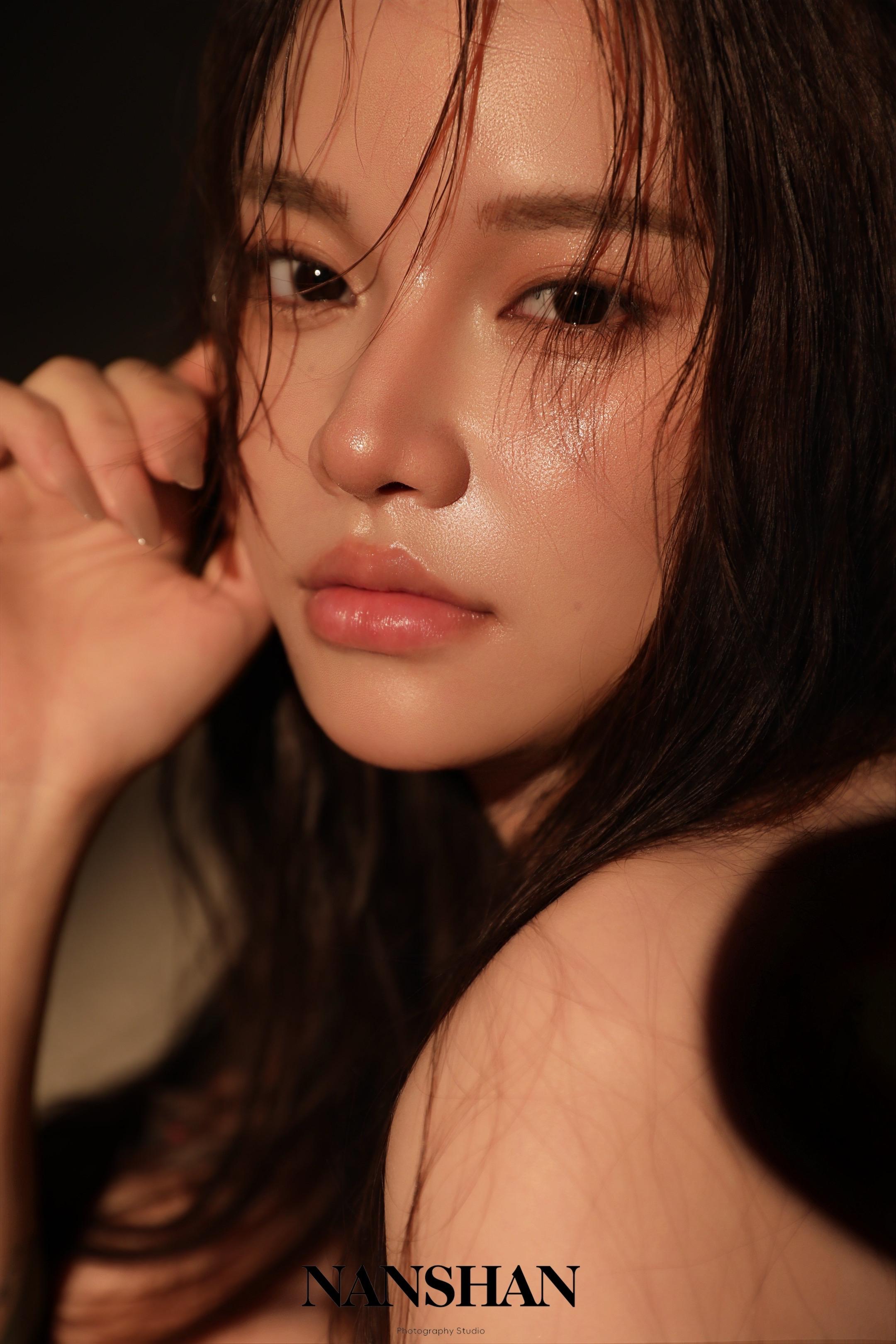 仿佛你只需静静看我一眼。