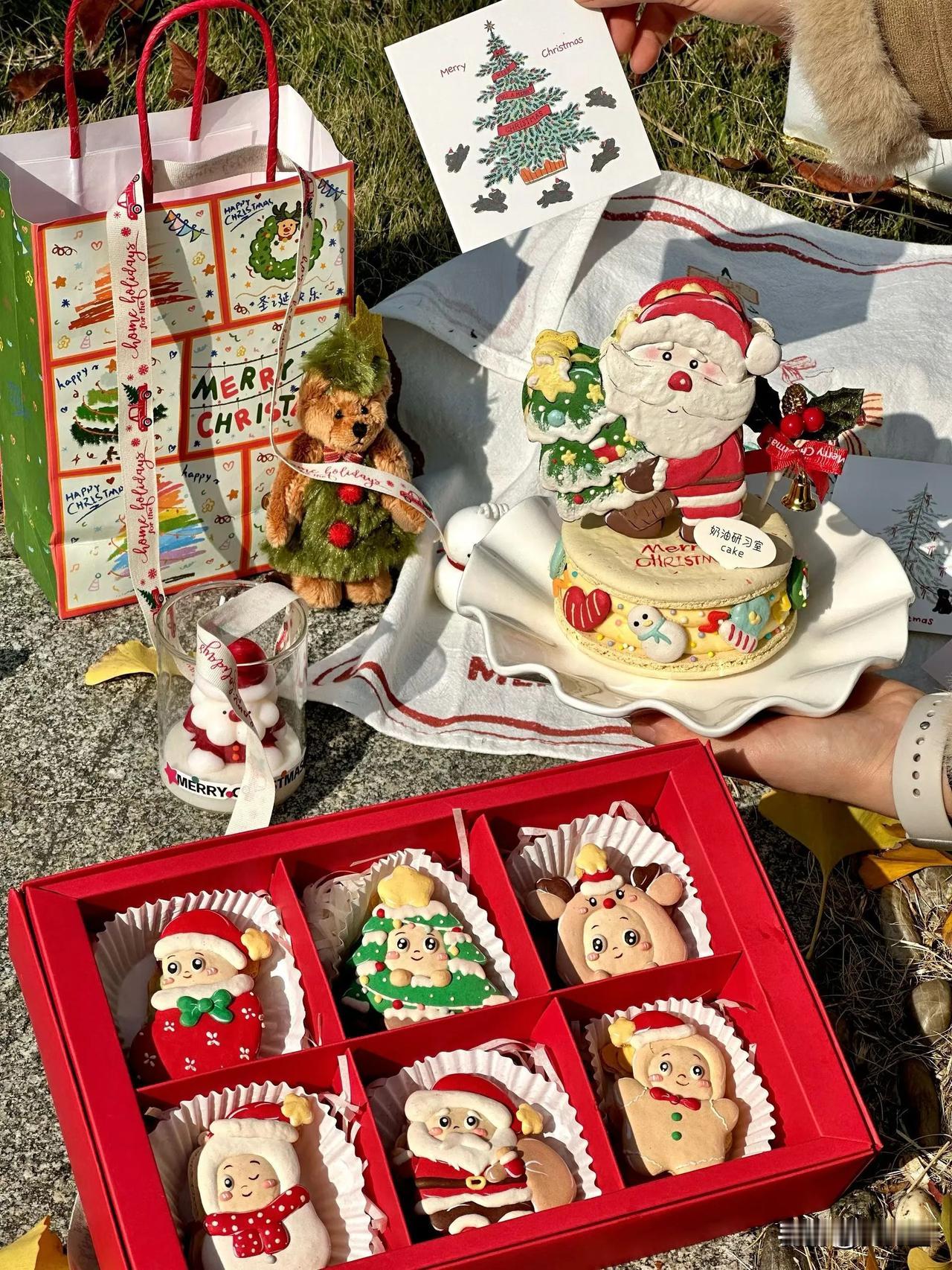 人过得顺遂时，本就不会与外界较劲，正如尼采所言：“山顶的风，永远不会跟谷底的尘埃